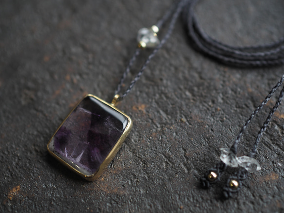 trapiche-amethyst brass necklace (mitsudomoe) 3枚目の画像