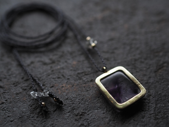 trapiche-amethyst brass necklace (mitsudomoe) 12枚目の画像