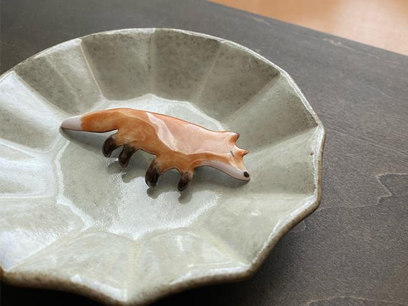 七宝アクセサリー「キツネのブローチ」 3枚目の画像