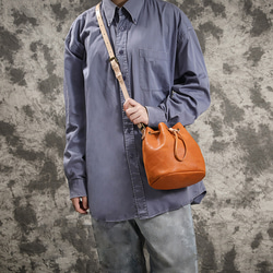 本革手作りのレザーバケットバッグ 五色選択可能 可愛いショルダーバッグ 1枚目の画像
