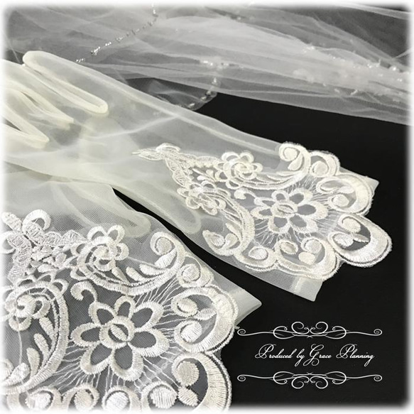 ウェディンググローブ オフホワイト 白 刺繍 ショート レースグローブ 手袋 結婚 挙式 gl9900/GL071293 4枚目の画像
