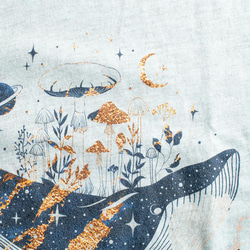ユニセックスTシャツ【Gold Painted Whale/黄金のクジラ】メンズ・レディース対応 動物 アニマル 3枚目の画像