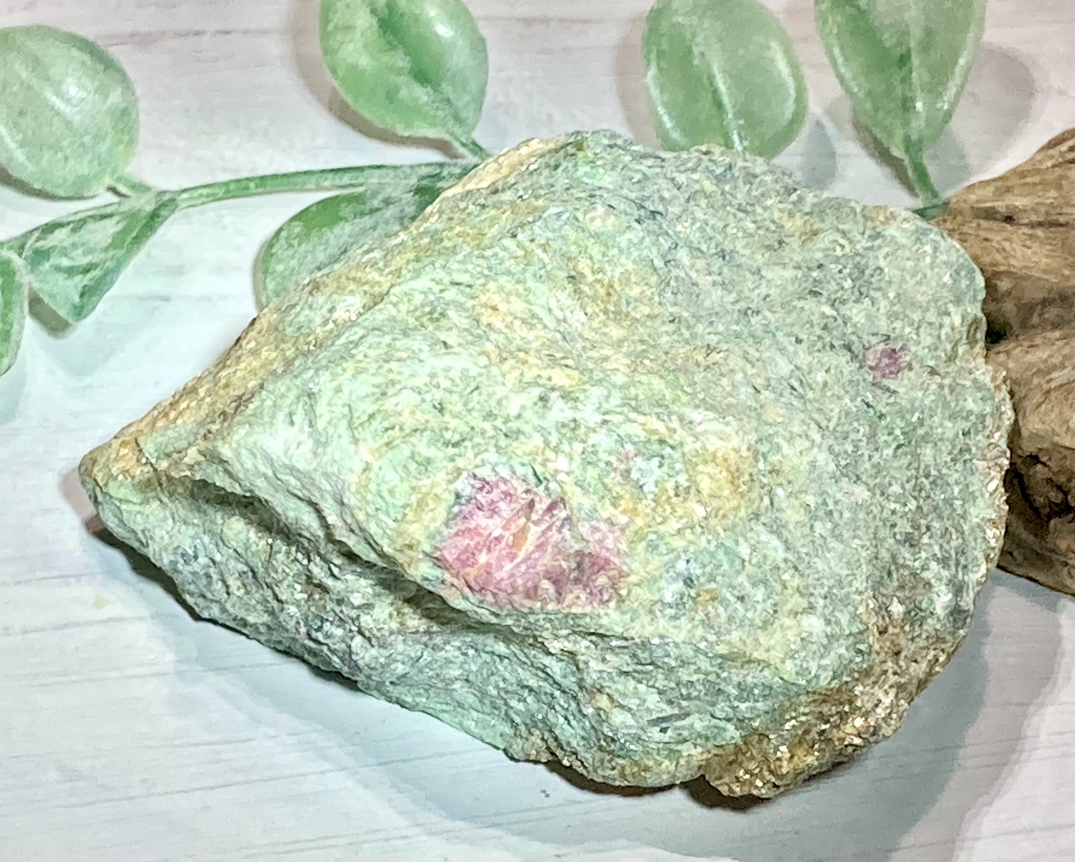 【恋愛成就♡】ルビーインゾイサイト　ラフストーン　原石