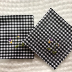 【Zさまオーダー】刺繍の大判ハンカチ☆ビオラ2枚セット 1枚目の画像