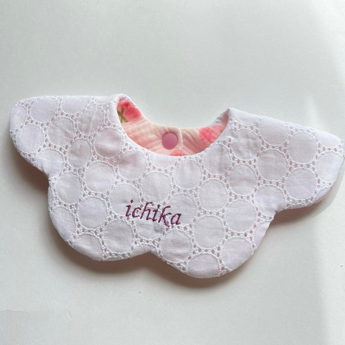 お名前刺繍スタイ オーダースタイ いちごぽこぽこガーゼ×レース お名前刺繍スタイ オーダースタイ いちごぽこぽこガーゼ×レース