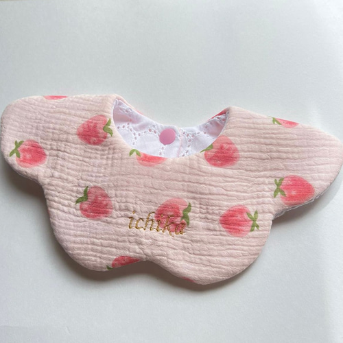 上品 お名前刺繍スタイ オーダースタイ いちごぽこぽこガーゼ×レース スタイ・よだれかけ