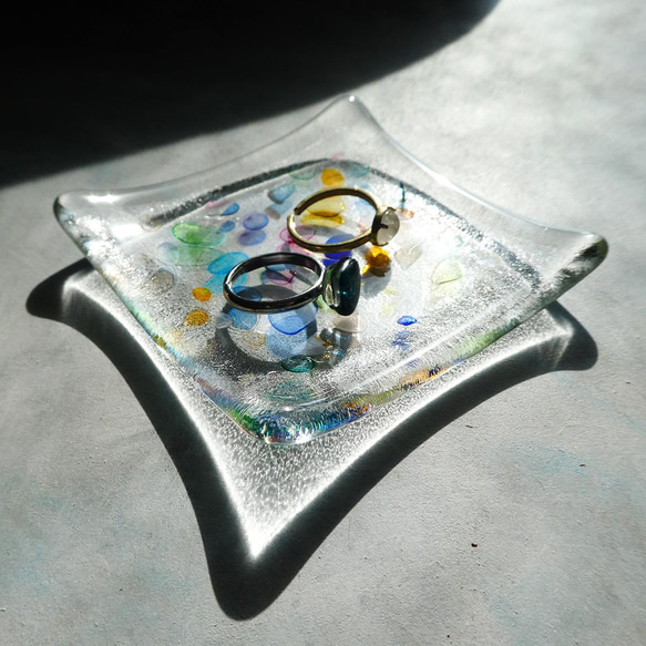 ガラスの豆皿（カトラリー）・ 水彩のようなカラフル柄  / 1枚 2枚目の画像