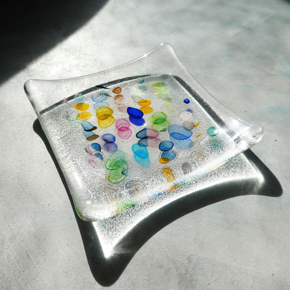 ガラスの豆皿（カトラリー）・ 水彩のようなカラフル柄  / 1枚 1枚目の画像