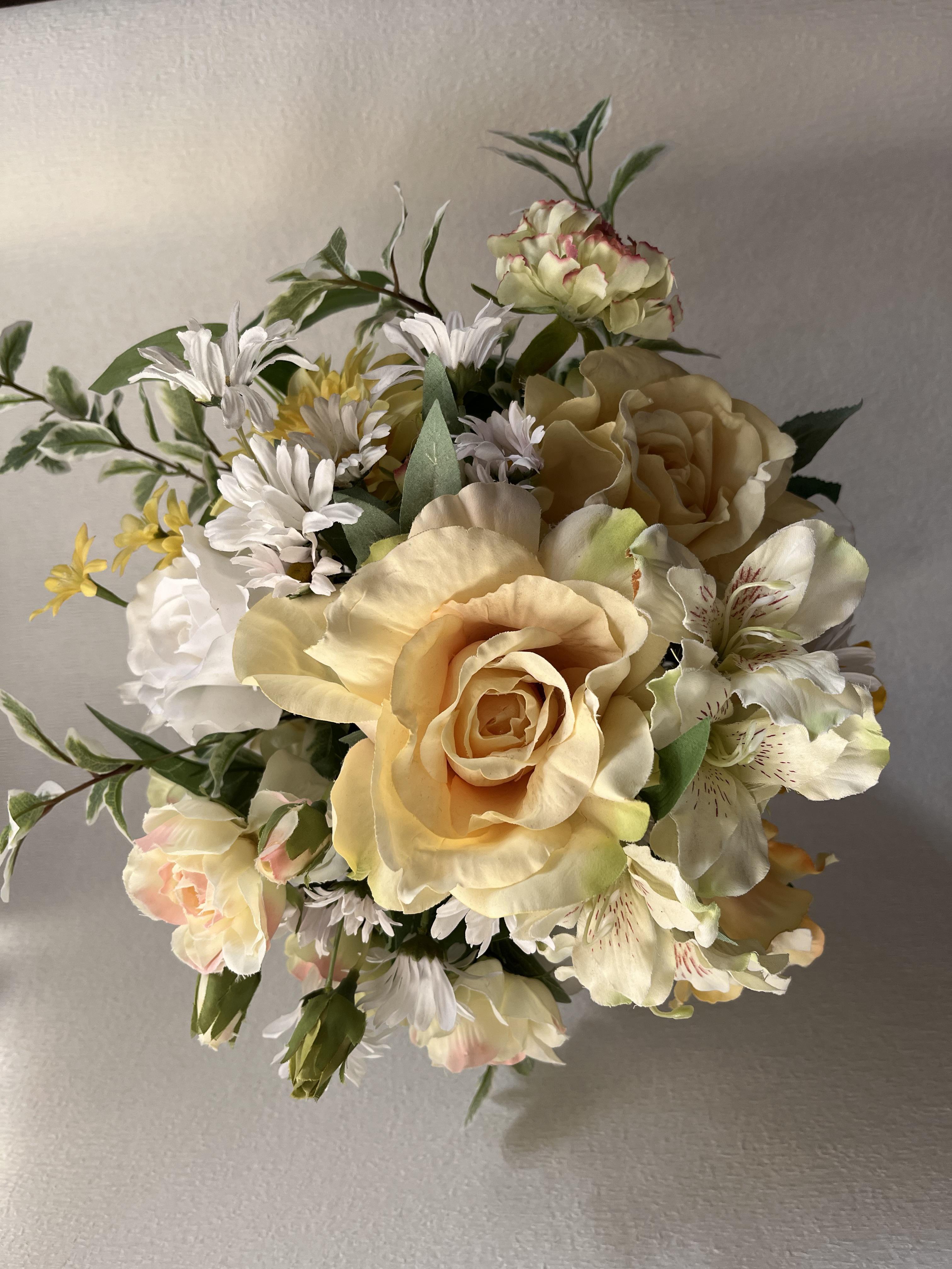 イエローバラクラッチブーケ