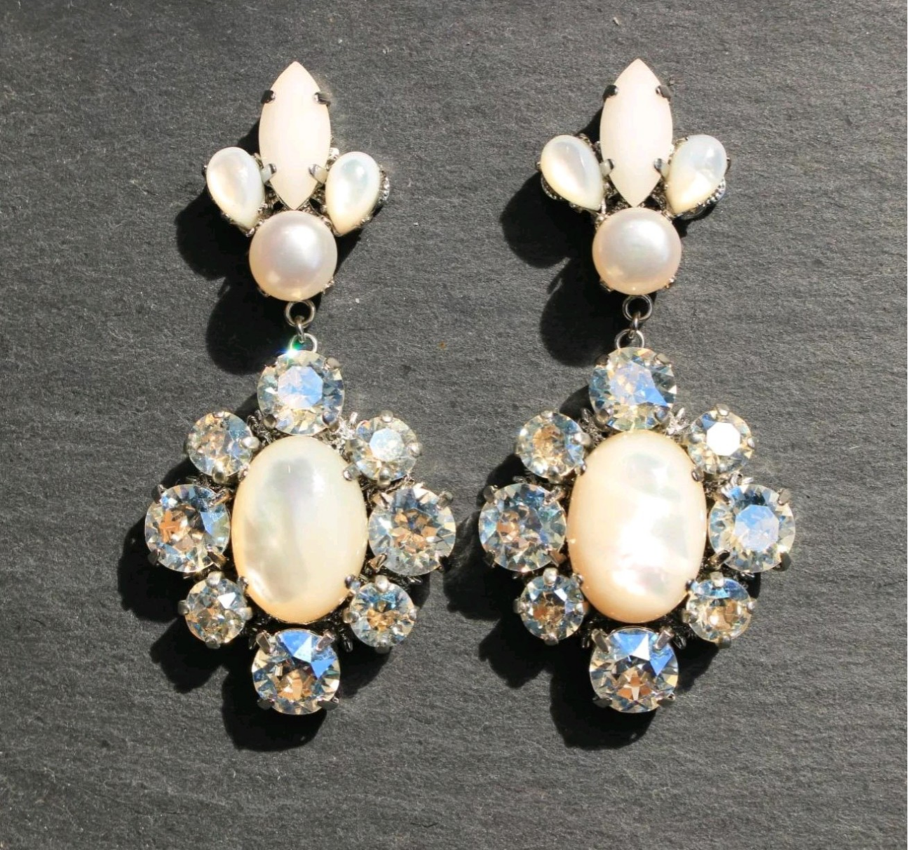 新作 オーストリア製カットガラス 白蝶貝 囲みシリーズ キラキラ ウェディングアクセサリー