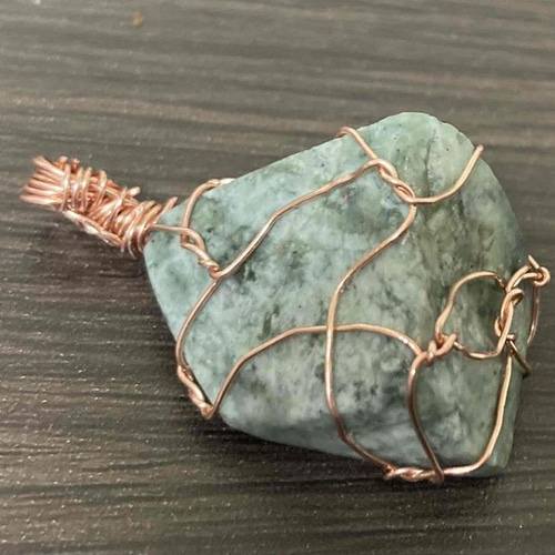 世界最大級」の「翡翠埋蔵地」阿波剣山の「緑翡翠ワイヤージュエリー