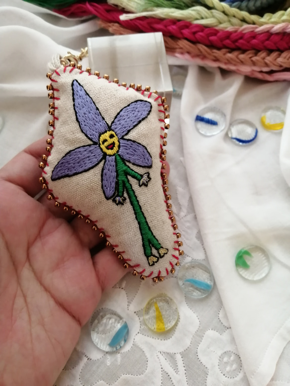 【2点同時購入割引】子供の絵で作る手刺繍チャーム（塗りつぶしあり絵)卒園入学お祝い記念 4枚目の画像