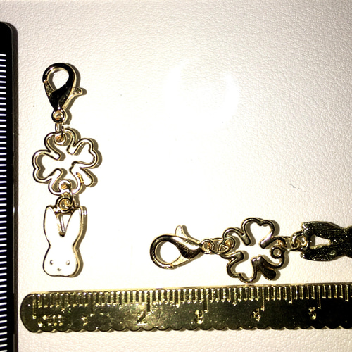 モノトーン マスクチャームセット クローバーとラビット 四葉チャーム