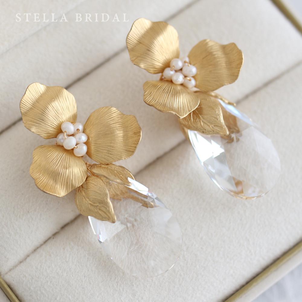 真鍮製フラワーモチーフとベビーパールのブライダルピアス Eterna - エテルナ ドロップクリスタル
