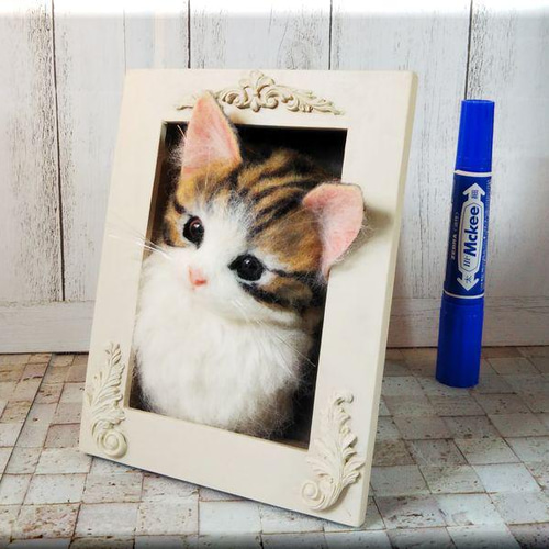のら猫なおさま専用 羊毛フェルト 額飾り 猫ちゃん3匹 三毛猫のフレーム猫 羊毛フェルト 羊毛フェルト猫 三毛猫 - 猫家 羊毛