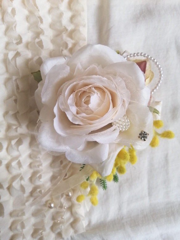 [僅 1 件] 附有包裝♡美麗的白玫瑰和含羞草胸花 入學典禮 畢業典禮 第3張的照片