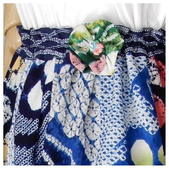 着物リメイク　有松絞りのスカート/フリーサイズ　裏地付き/ブローチ付き  KIMONO  YUKATA 3枚目の画像