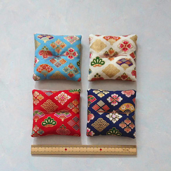 ミニ座布団 置物用 金彩菱形 7cm角 4枚セット ハンドメイド ミニチュア