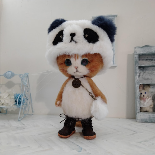 パンダさんの帽子をかぶったねこのぬいぐるみ 羊毛フェルト 猫
