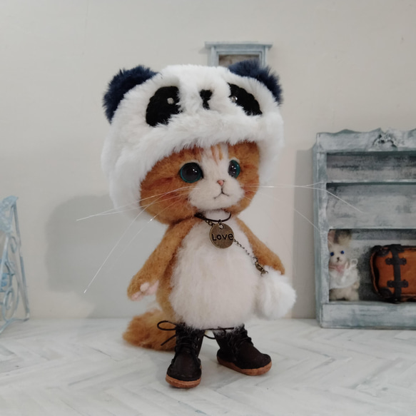 パンダさんの帽子をかぶったねこのぬいぐるみ　羊毛フェルト　猫 6枚目の画像