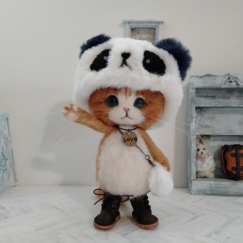 パンダさんの帽子をかぶったねこのぬいぐるみ 羊毛フェルト 猫 羊毛