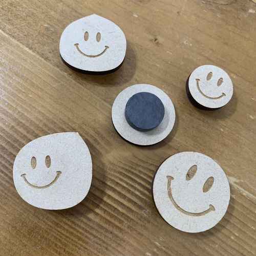 スマイル スマイリー ニコちゃん マグネット 磁石 5個セット（ランダム