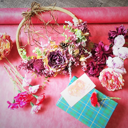 大輪のお花のエレガントリース　　母の日、結婚記念日、喜寿、古希のお祝等。 10枚目の画像