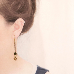 天然石一粒ーシンプル真鍮とユナカイトマクラメピアスmacp065軽やかに揺れるアレルギーフリーのアクセサリー 5枚目の画像