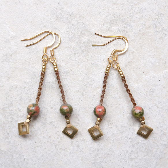 天然石一粒ーシンプル真鍮とユナカイトマクラメピアスmacp065軽やかに揺れるアレルギーフリーのアクセサリー 7枚目の画像