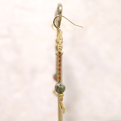 天然石一粒ーシンプル真鍮とユナカイトマクラメピアスmacp065軽やかに揺れるアレルギーフリーのアクセサリー 3枚目の画像