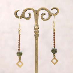 天然石一粒ーシンプル真鍮とユナカイトマクラメピアスmacp065軽やかに揺れるアレルギーフリーのアクセサリー 4枚目の画像