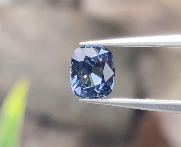 スピネルルース ブルースピネル 1.23カラット クッションカット 美しいブルーカラーの天然宝石 スリランカ 原産 1枚目の画像