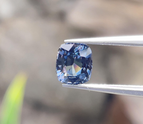 スピネルルース ブルースピネル 1.23カラット クッションカット 美しいブルーカラーの天然宝石 スリランカ 原産 2枚目の画像