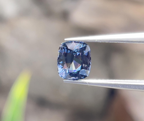 スピネルルース ブルースピネル 1.23カラット クッションカット 美しいブルーカラーの天然宝石 スリランカ 原産 4枚目の画像