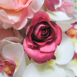 バラと胡蝶蘭のクレッセントブーケ♪ブートニア付き♪生花みたいに綺麗な造花です♪高品質なのに安い 20枚目の画像