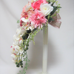 バラと胡蝶蘭のクレッセントブーケ♪ブートニア付き♪生花みたいに綺麗な造花です♪高品質なのに安い 8枚目の画像