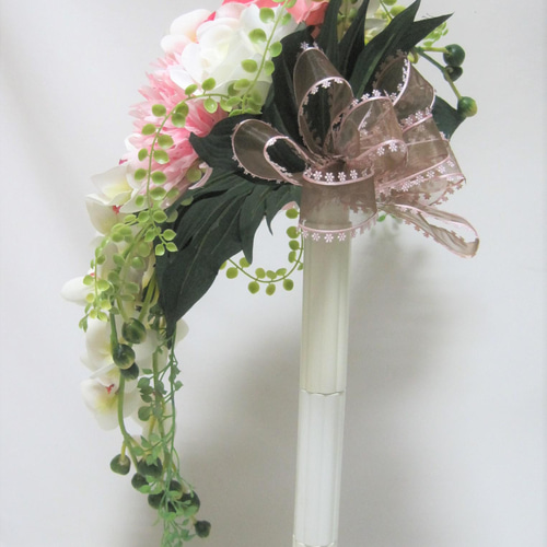 造花 ブーケ、ハクレイ、ブートニア バラと胡蝶蘭のクレッセントブーケ♪ブートニア付き♪生花みたい