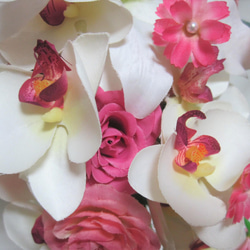カサブランカ、バラと胡蝶蘭のクレッセントブーケ♪ブートニア付き♪生花みたいに綺麗な造花です♪高品質なのに安い 19枚目の画像