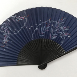 趣-omomuki-<雪輪南天>　京扇子 1枚目の画像