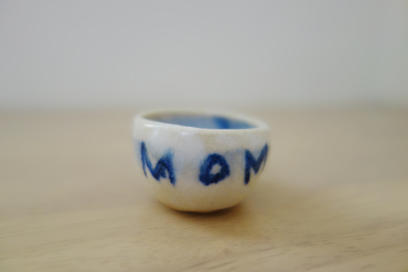 母の日☆I LOVE MOM の気持ちをこめて　ぐいのみ　箸置き　陶器 3枚目の画像