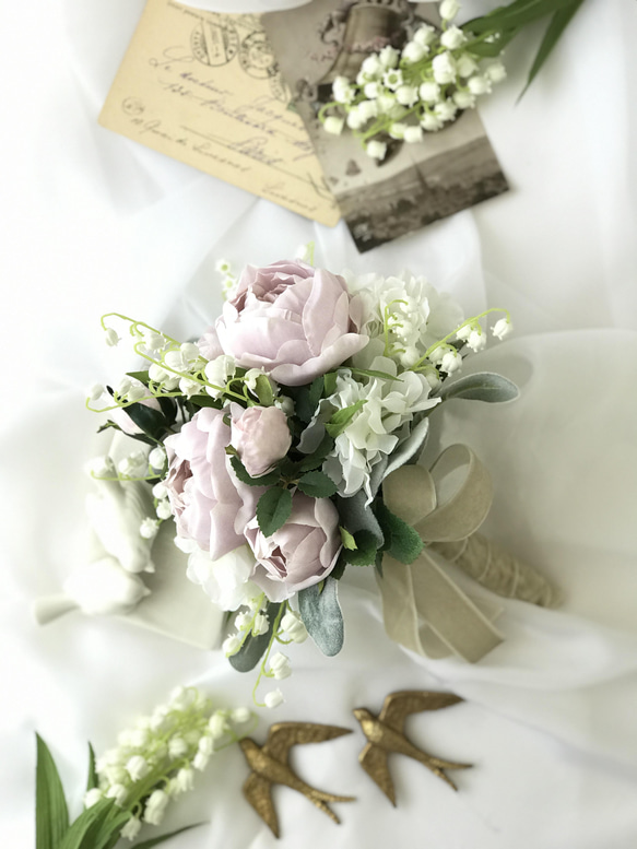 スズランとシックなピンクのバラのインテリアブーケ アートフラワー