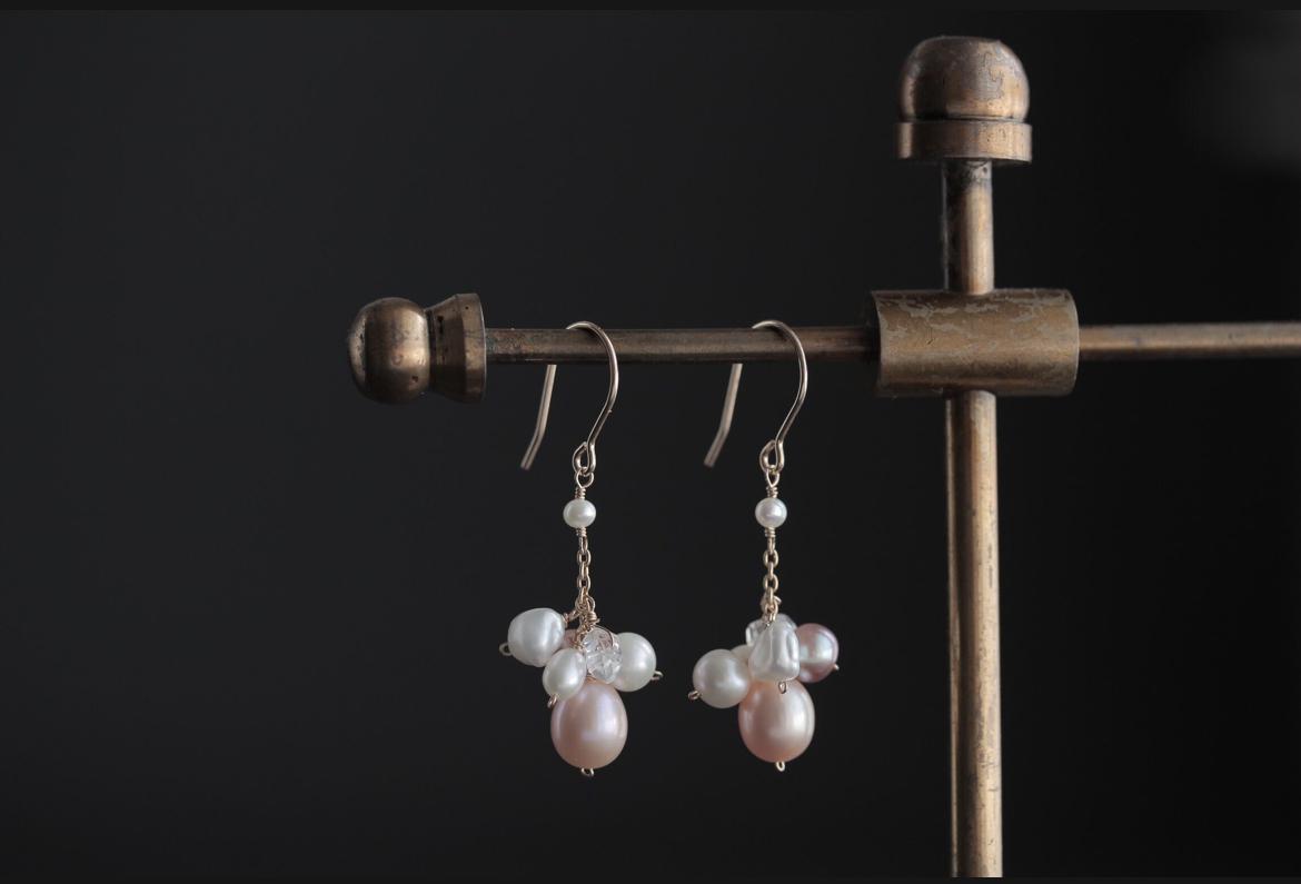 オレンジ・淡水パールとハーキマー水晶のピアス（イヤリング）