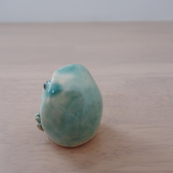 ちいさなカエル　淡いブルーグリーン　陶器　置物　 4枚目の画像