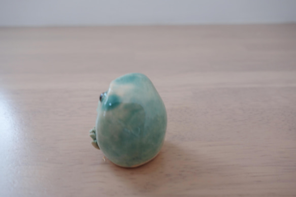 ちいさなカエル　淡いブルーグリーン　陶器　置物　 4枚目の画像