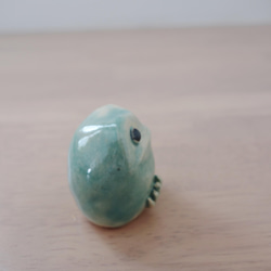 ちいさなカエル　淡いブルーグリーン　陶器　置物　 5枚目の画像