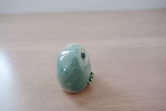 ちいさなカエル　淡いブルーグリーン　陶器　置物　 5枚目の画像