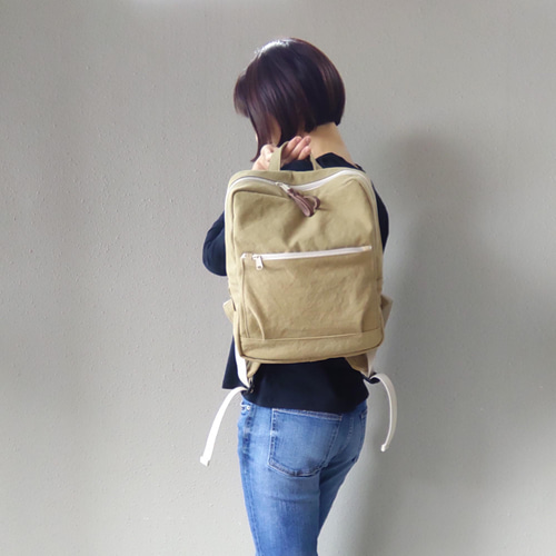 ざっくり帆布の四角リュック・Mサイズ（ベージュ） リュック