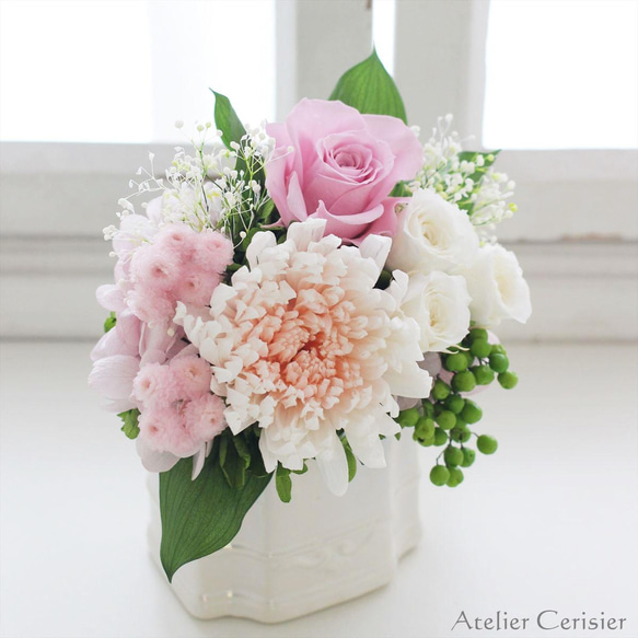 プリザーブドフラワー＜エクラン Sサイズ＞ピンク ホワイト 菊 ローズ 【仏花 お供え花】 2枚目の画像