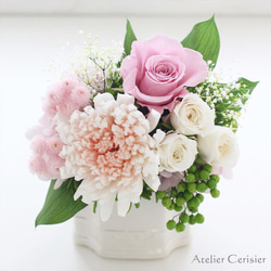 プリザーブドフラワー＜エクラン Sサイズ＞ピンク ホワイト 菊 ローズ 【仏花 お供え花】 4枚目の画像