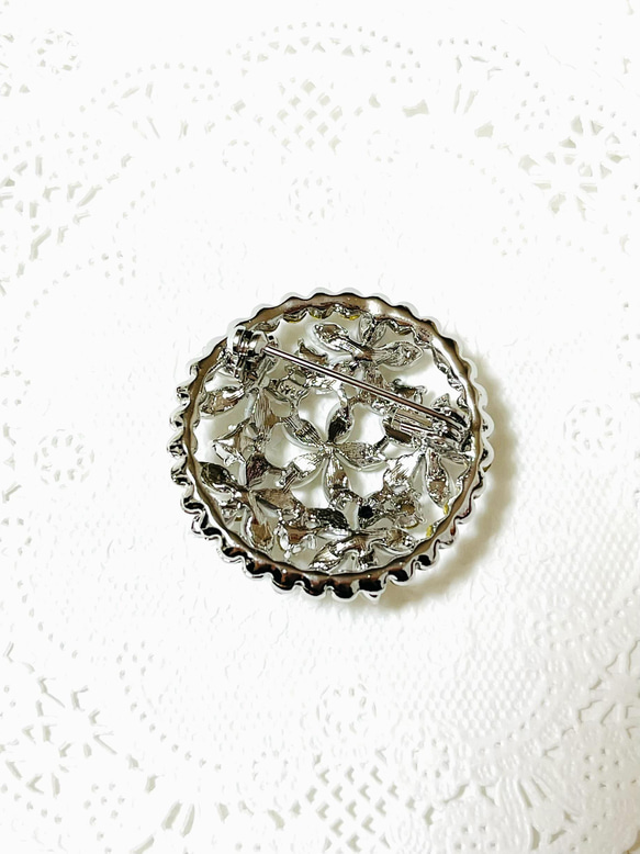 ブローチ フラワーサークル 2枚目の画像